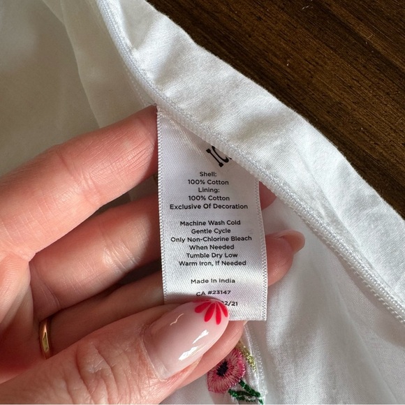 Like New Talbots Embroidered Flutter Sleeve Top - Picture 3 of 9